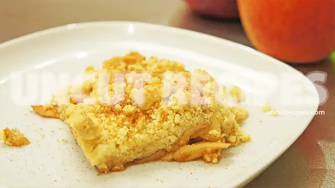 British Apple Crumble with Cinnamon Recipe
