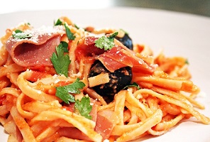 Italian Linguine with Prosciutto, Olives and Fresh Tomatoes Recipe