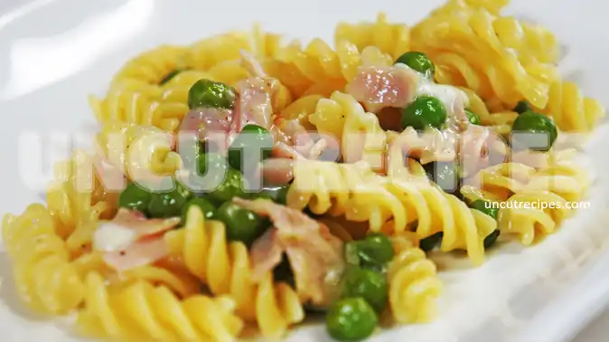 Pasta, Ham, Peas and Mozzarella
