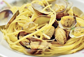 Italian Spaghetti alle Vongole Spaghetti with Clams Recipe