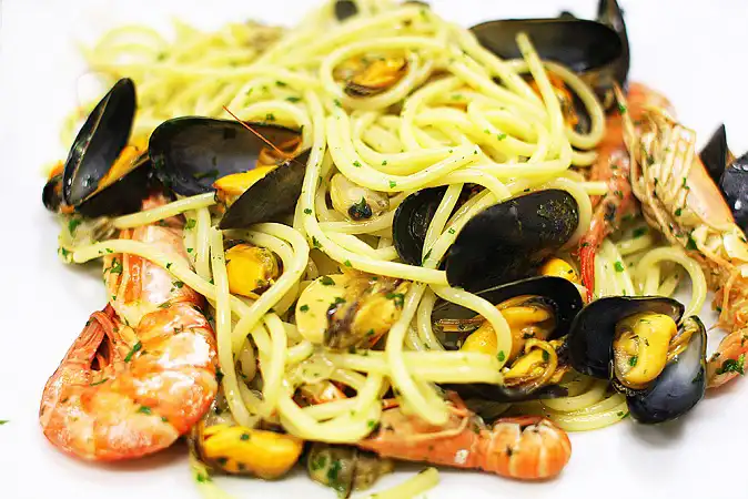 Spaghetti allo Scoglio ( Seafood Spaghetti )