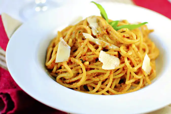 Spaghetti with Sundried Tomato Pesto