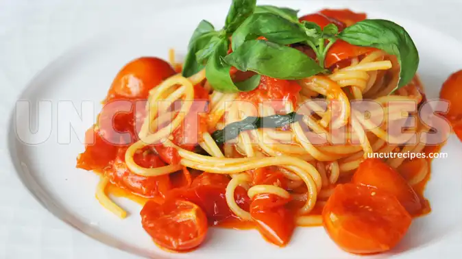Spaghettoni with Fresh Tomatoes