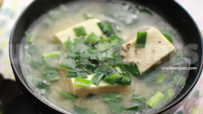 Japanese Authentic Miso Soup Recipe ( 味噌汁 )
