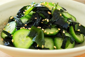 Japanese Cucumber and Wakame Seaweed Sunomono ( きゅうりとわかめの 酢の物 ) Recipe