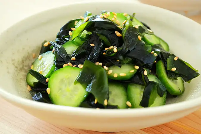 Japanese Cucumber and Wakame Seaweed Sunomono Recipe ( きゅうりとわかめの 酢の物 )