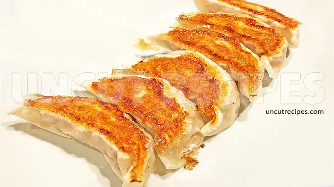 Japanese Gyoza with Pork Recipe ( 豚肉 餃子 )