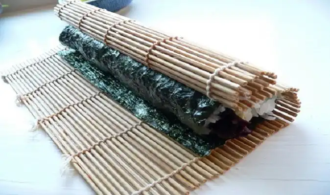 Japanese How to Roll Sushi Method