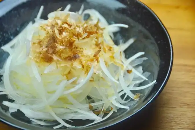 Japanese Onion Salad with Katsuobushi ( タマネギのサラダと鰹節 ) Recipe