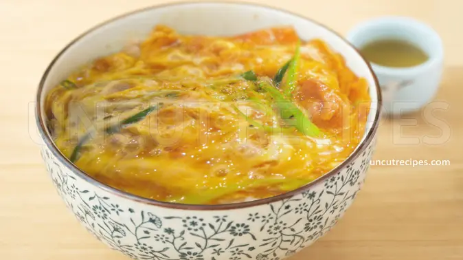 Japanese Oyakodon Recipe (Chicken and Egg Rice Bowl - 親子丼)