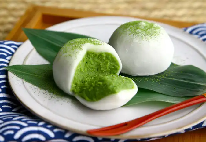 Japanese White Mochi with Matcha Filling Recipe ( 抹茶大福 )