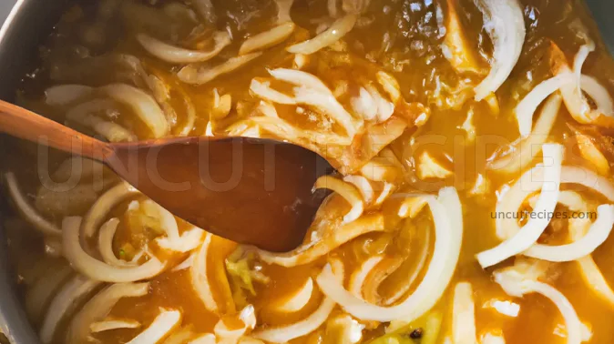 Rich and Simple French Onion Soup Recipe - 04
