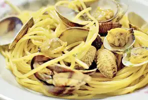 Spaghetti with Clams Recipe ( Spaghetti alle Vongole )
