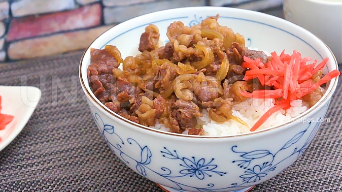 Classic Gyudon Recipe ( 牛丼 ) Classic Gyudon Recipe ( 牛丼 )