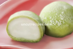 Matcha Mochi with White Bean Filling Recipe (抹茶大福)