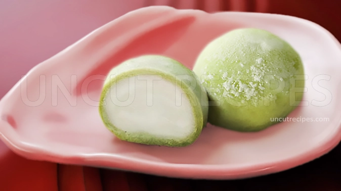 Matcha Mochi with White Bean Filling Recipe (抹茶大福) Matcha Mochi with White Bean Filling Recipe (抹茶大福)