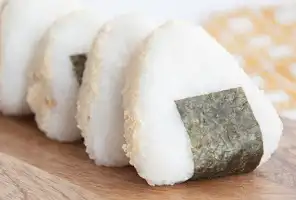 Onigiri with Katsuobushi Recipe (Okaka Onigiri おかかのおにぎり)