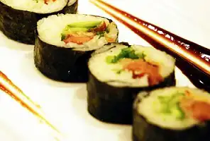Pork Floss Sushi Recipe (豚肉フロス寿司)