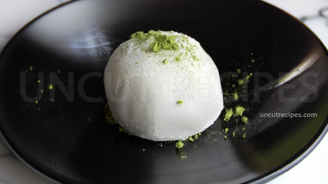 White Mochi with Matcha Filling Recipe ( 抹茶大福 ) White Mochi with Matcha Filling Recipe ( 抹茶大福 )