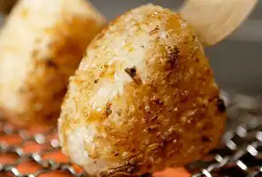 Yaki Onigiri Recipe (Grilled Rice Ball with Soy Sauce and Butter 焼きおにぎり)